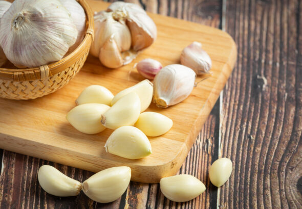 fresh raw garlic ready to cook